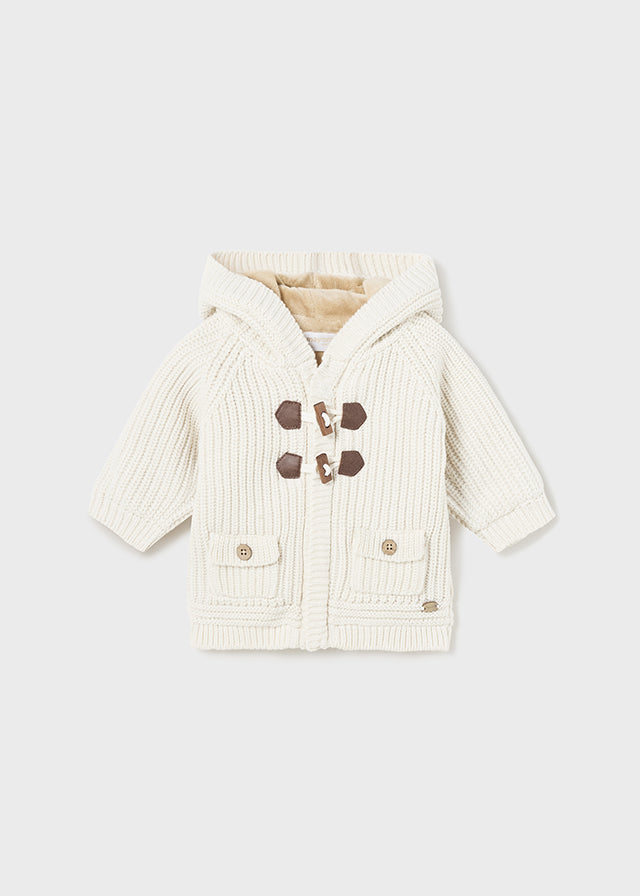 Cardigan doppiato in tricot con cappuccio ed alamari