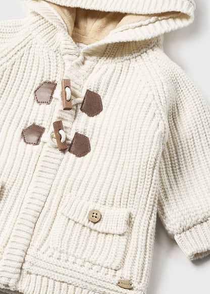 Cardigan doppiato in tricot con cappuccio ed alamari