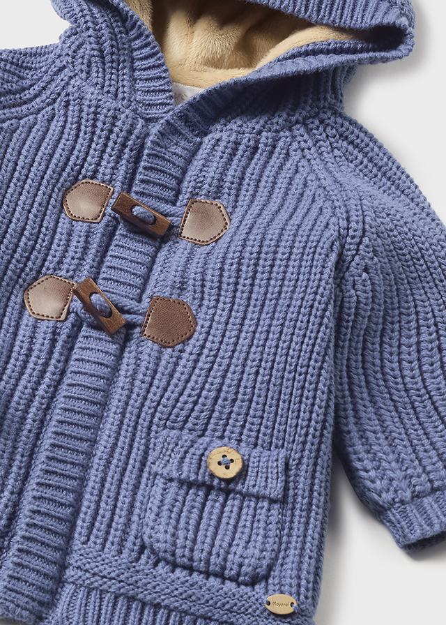 Cardigan doppiato in tricot con cappuccio ed alamari